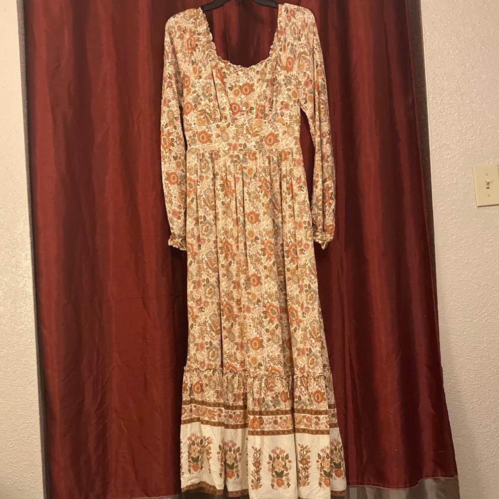 Vintage-Inspired Floral Long Sleeve Dress